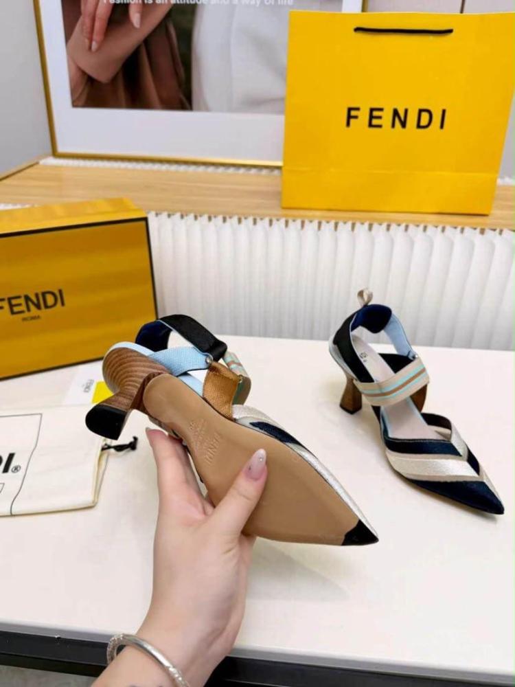 حذاء FENDI Colibrì بالكعب العالي
