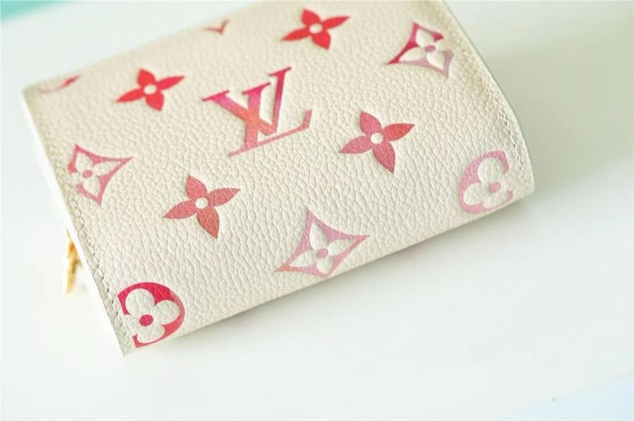 محفظة نسائية فيكتوراين  Victorine من  Louis Vuitton