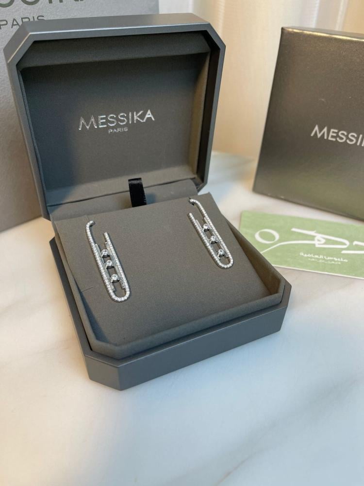 حلق Messika مرصع بحبيبات الكريستال