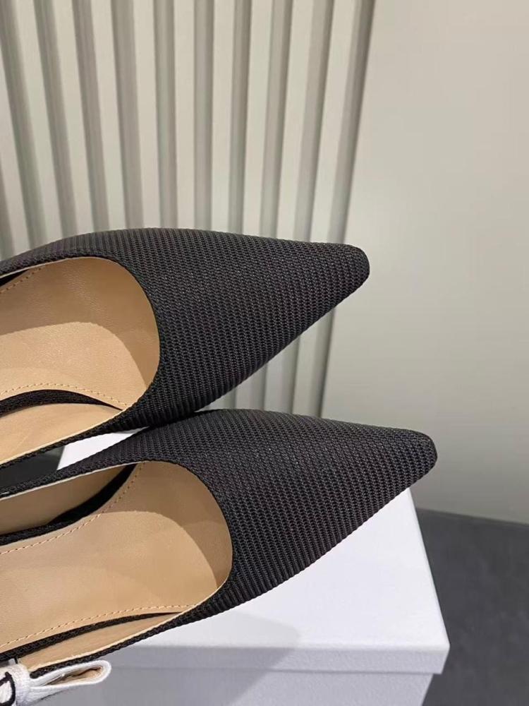 حذاء بامب Dior J'Adior الكلاسيكي