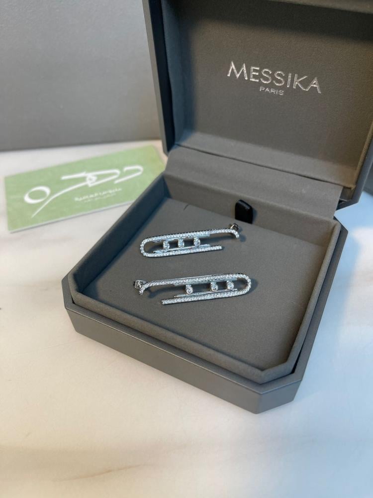 حلق Messika مرصع بحبيبات الكريستال