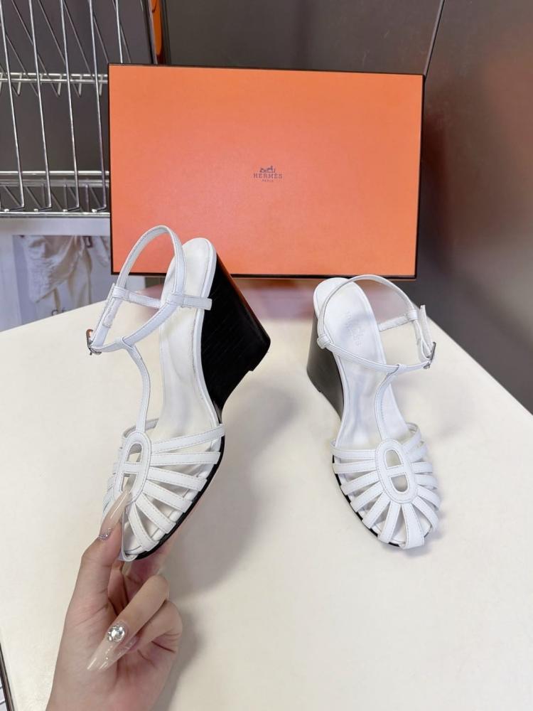 صندل ويدج أبيض بتصميم T-Strap