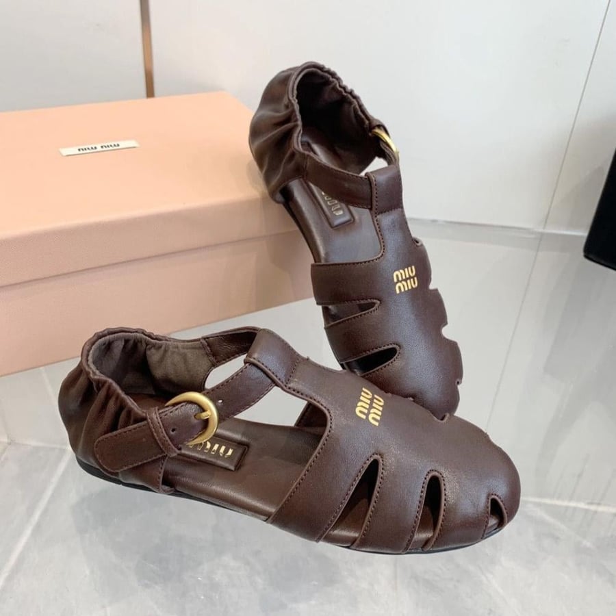 صندل فيشرمان روشيز الجلدي Miu Miu - بني