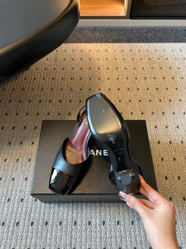 حذاء شانيل Slingback بكعب