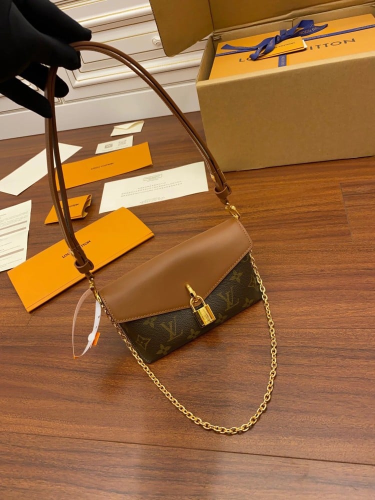 حقيبة لويس فيتون Padlock On Strap