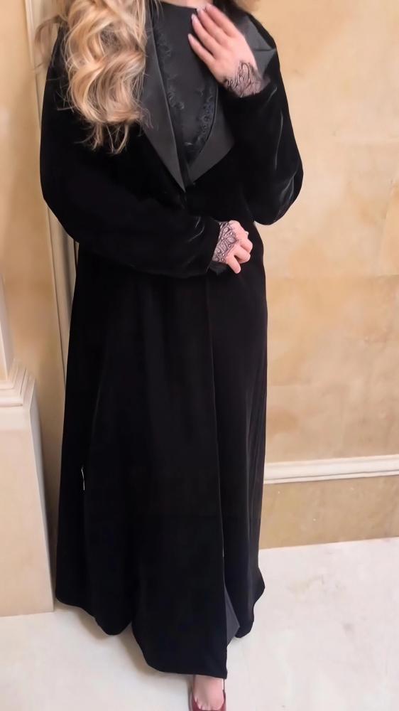 عباية مخمل