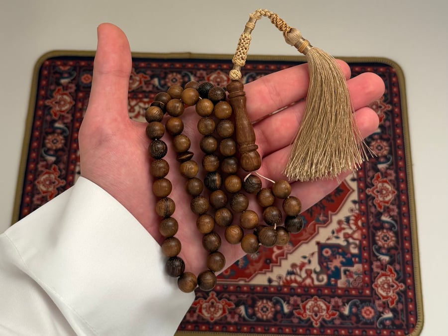 مسباح خشب الصندل (العود)