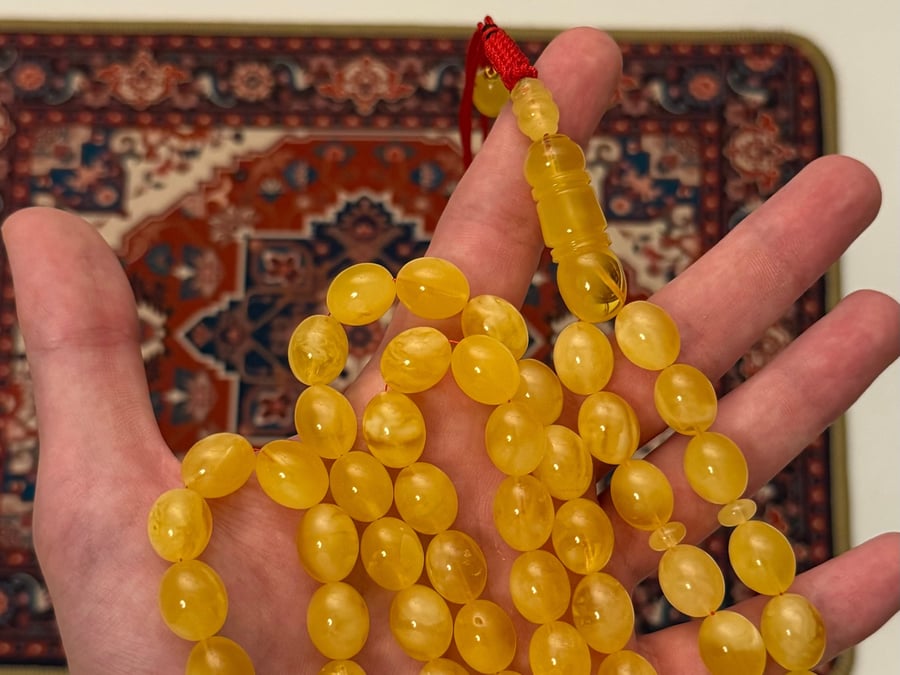 كهرمان طبيعي (قصة دائرية)