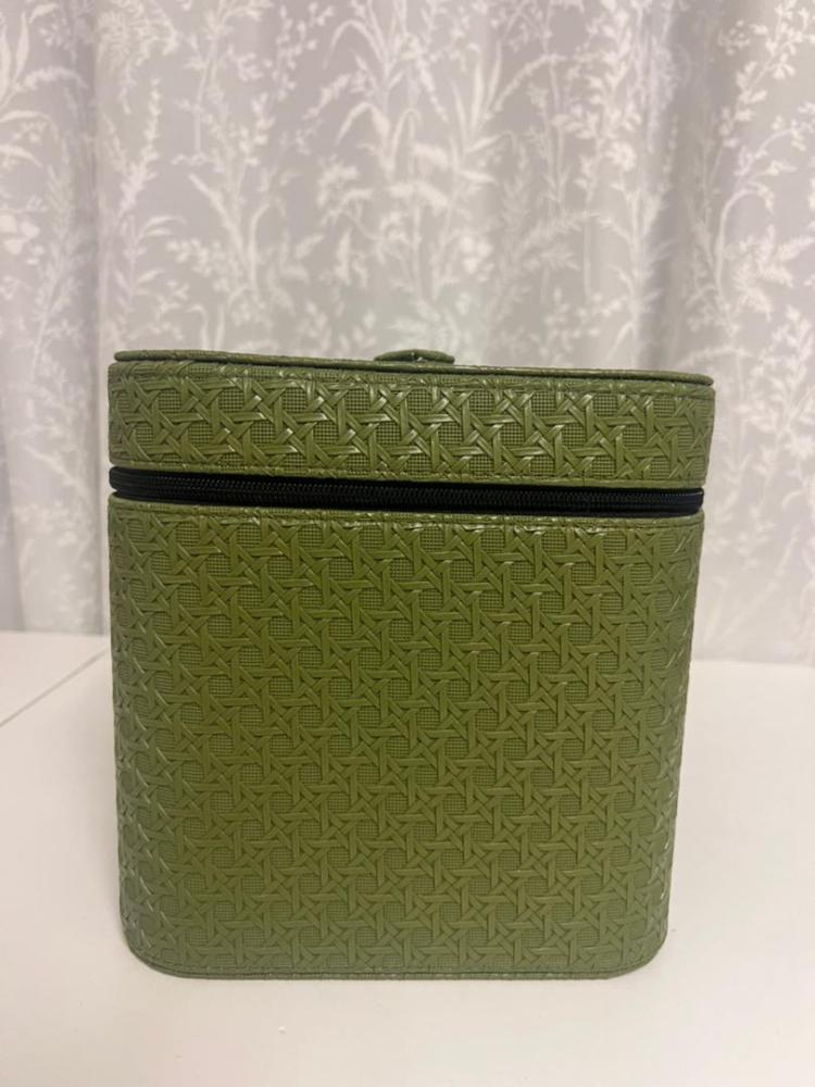 شنطة عطور صغيرة اللون زيتي فاتح واللون الداخلي اسود - Green inside black