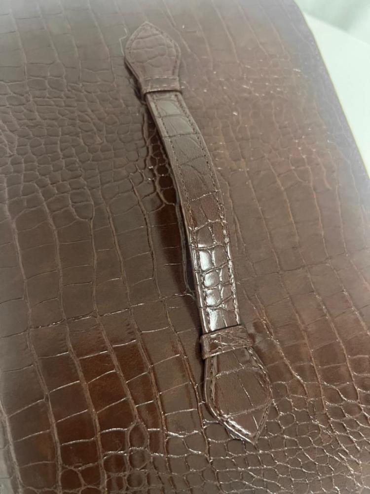 شنطة عطور صغيرة اللون بني  تمساحية والداخلي اسود- Browbvvbrown Crocodile Collection