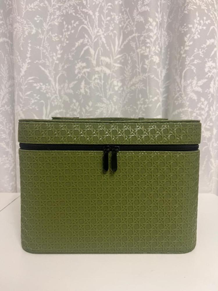 شنطة عطور كبيرة اللون زيتي واللون الداخلي اسود - Green inside black