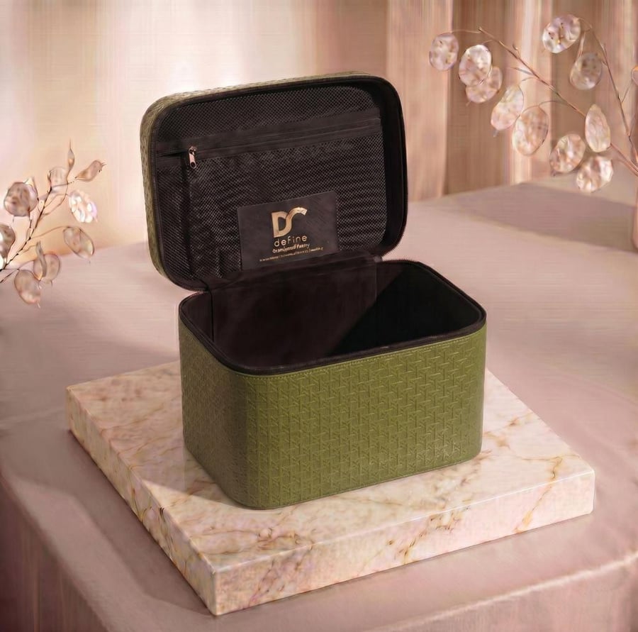 شنطة عطور صغيرة اللون زيتي فاتح واللون الداخلي اسود - Green inside black