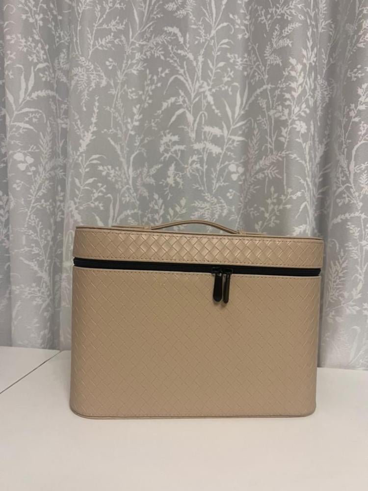 شنطة عطور كبيرة اللون بني فاتح واللون الداخلي اسود - Light brown inside black
