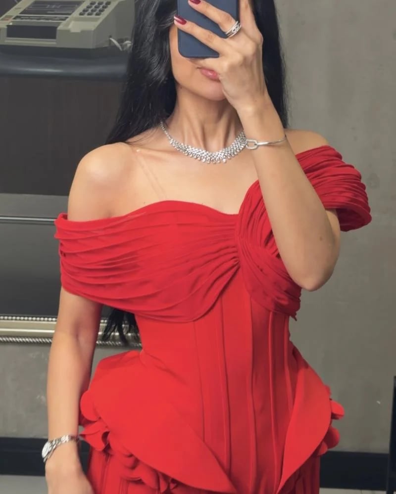 فستان احمر هدب