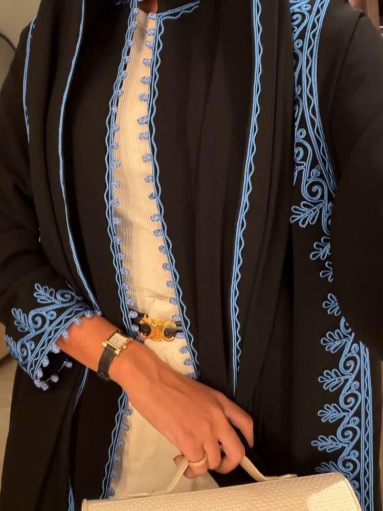 عباية بلمسة ملكية فاخرة