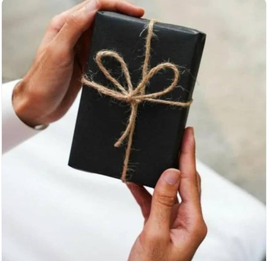 طقم انيق بروش + حلق حروف + سلسال