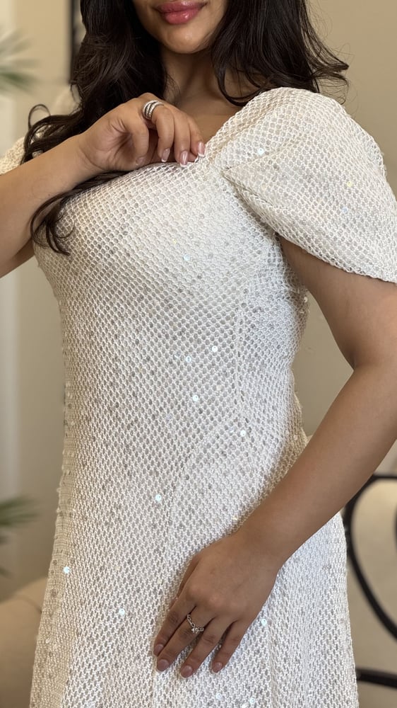فستان لؤلؤة | Pearl Dress سهرة ميدي شبك مطرز بالترتر بأكمام قصيرة