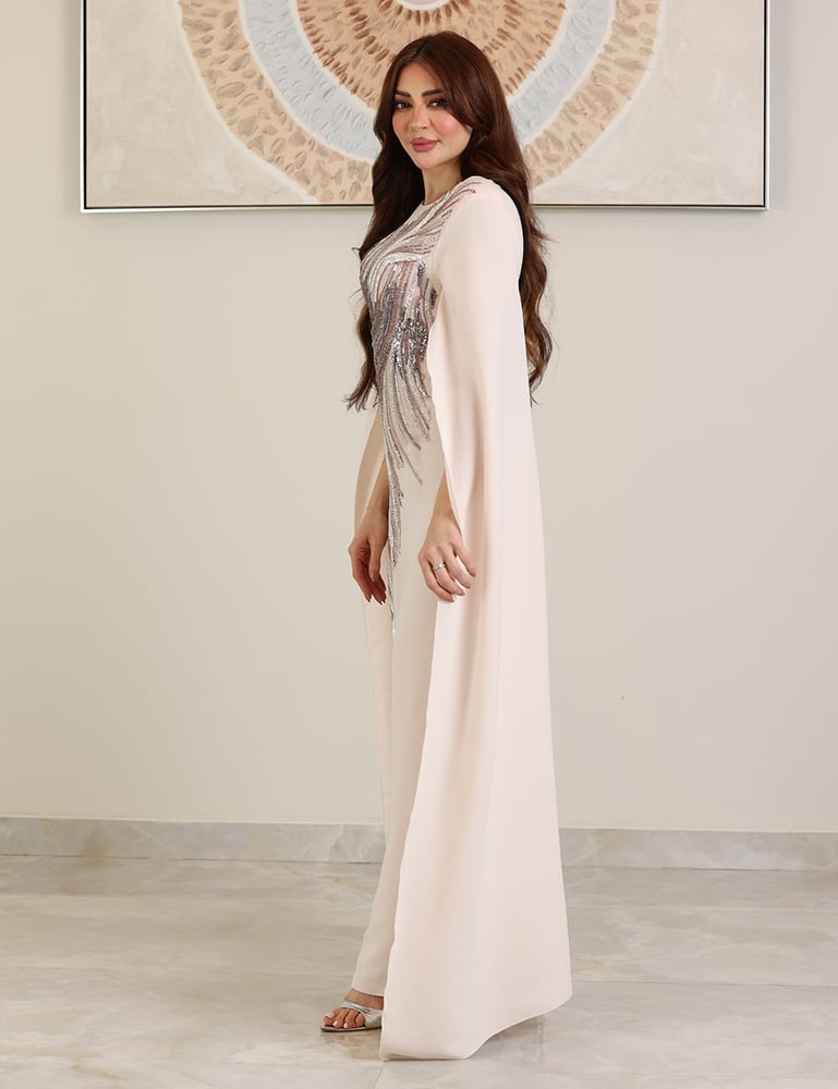 فستان بكلفة