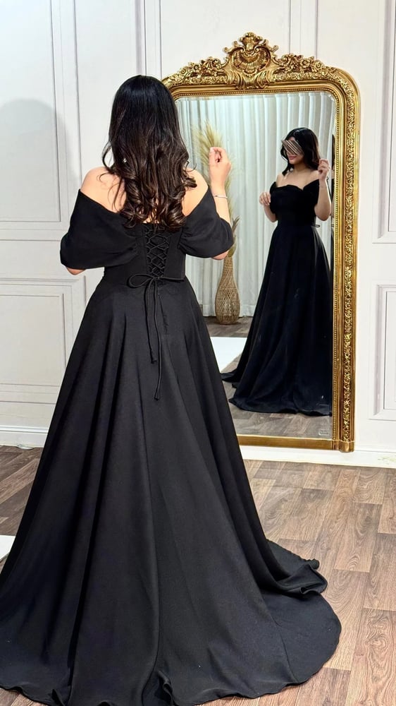 فستان إليانا Eliana Dress  فستان سهرة أوف شولدر من الكريب بقصة أمير