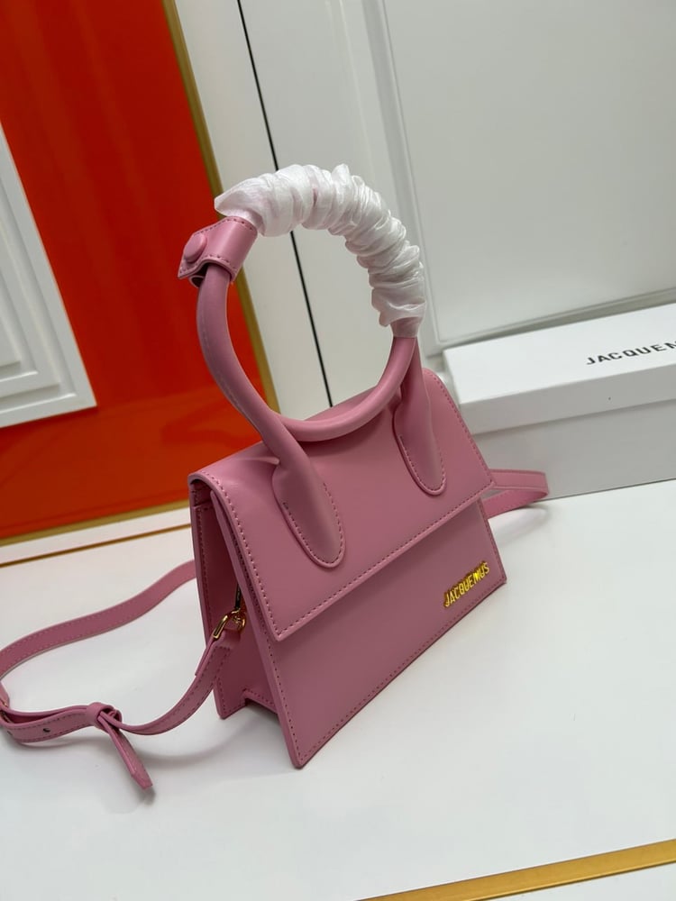 شنطة JACQUEMUS