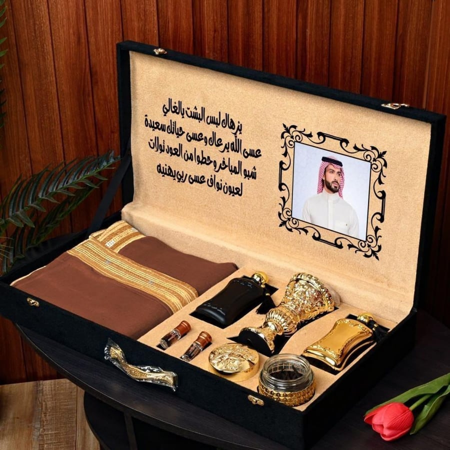 هدايا رجالي بوكس ملكي بشت وطني قصب حر بعباراة اهداء حسب الطلب
