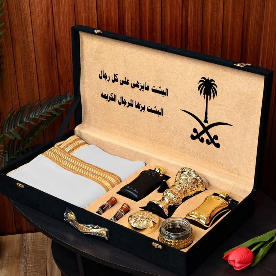 هدايا رجالي بوكس ملكي بشت وطني قصب حر بعباراة اهداء حسب الطلب