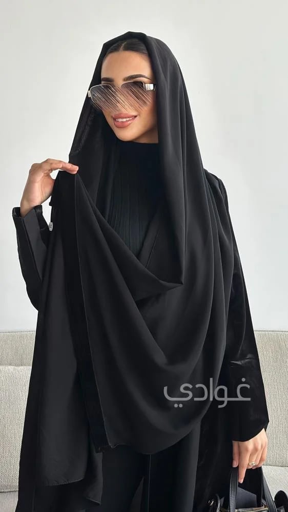 احسن عبايه سوده ساده تداخل بين مخمل أسود وتفتة روسي - غوادي