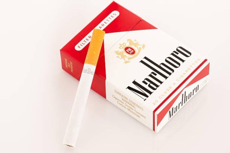 مارلبورو احمر أمريكي Marlboro Red سجائر كلاسيكية فاخرة