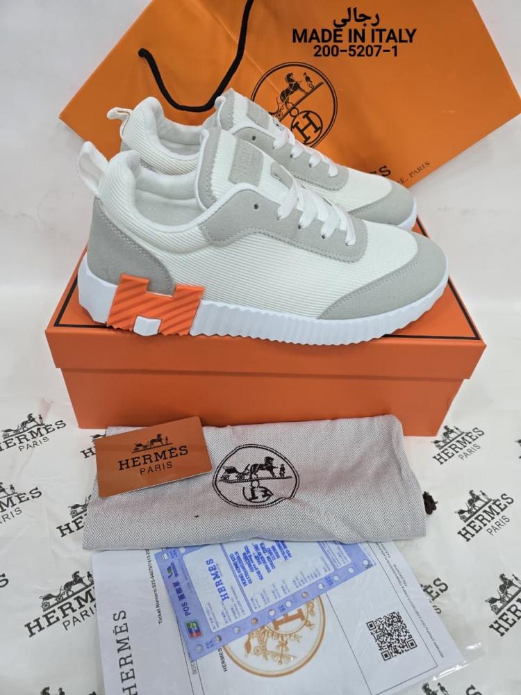 حذاء من ماركه هرمز (Hermès) الرياضي