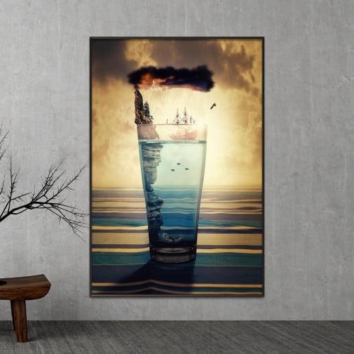 لوحة جدارية قماشية مودرن بتصميم سريالي لكأس ماء يحتوي على سفينة ومدينة