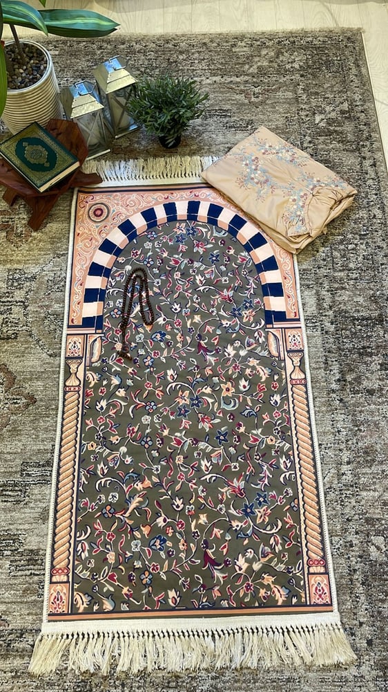 سجادة صلاة. مانع للانزلاق بشراشيب هاند ميد يدوي طويل نقش الروضة الشريفة بيج روعة بمقاس120x70 _ألوان متعددة حسب المتوفر. من # سجادتك
