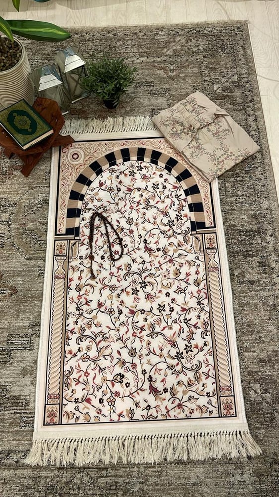 سجادة صلاة. مانع للانزلاق بشراشيب هاند ميد يدوي طويل نقش الروضة الشريفة بيج روعة بمقاس120x70 _ألوان متعددة حسب المتوفر. من # سجادتك