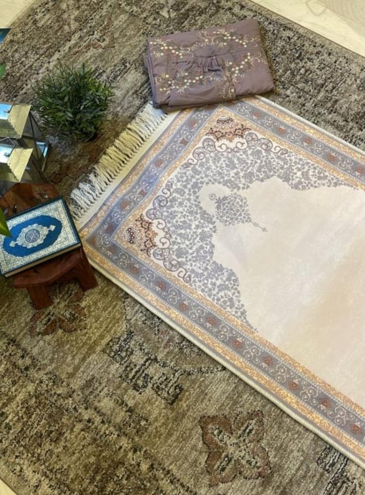 سجادات صلاة قطيفه بخلفية لباد مانع للانزلاق انيقة .طقم ٣ سجادات 100ريال فترة شهر رمضان الكريم