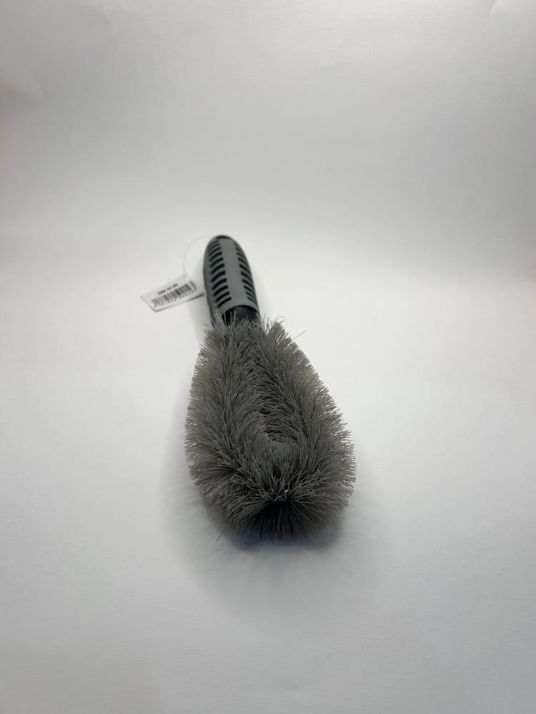 Tire rim cleaning brush