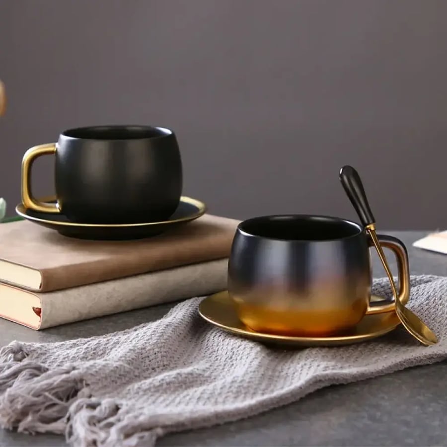 كوب سيراميك صغير متدرج مع طقم صحون