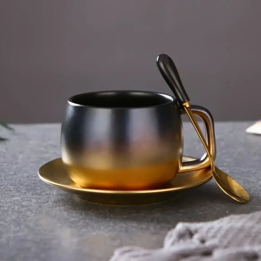 كوب سيراميك صغير متدرج مع طقم صحون