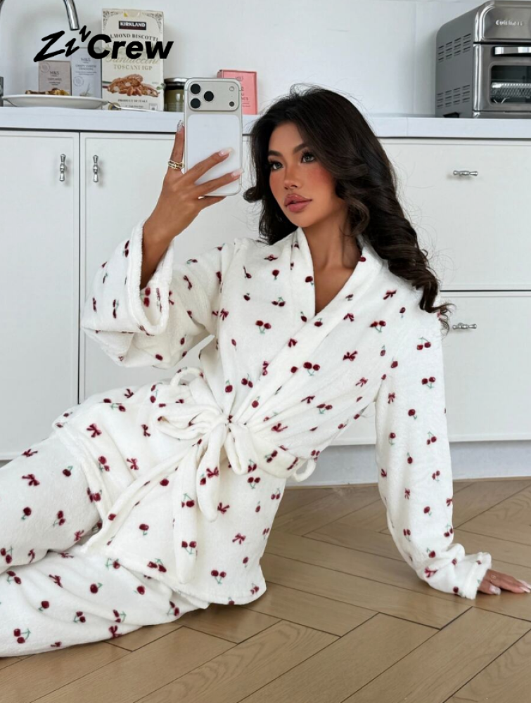 ZzzCrew طقم بيجامة نسائي من الفلانيل الناعم بطبعة فيونكة الكرز
