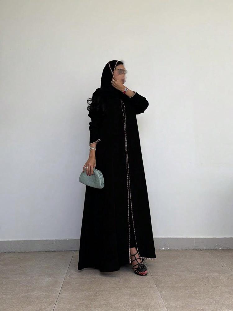 عباءة سوداء فضفاضة طويلة الأكمام