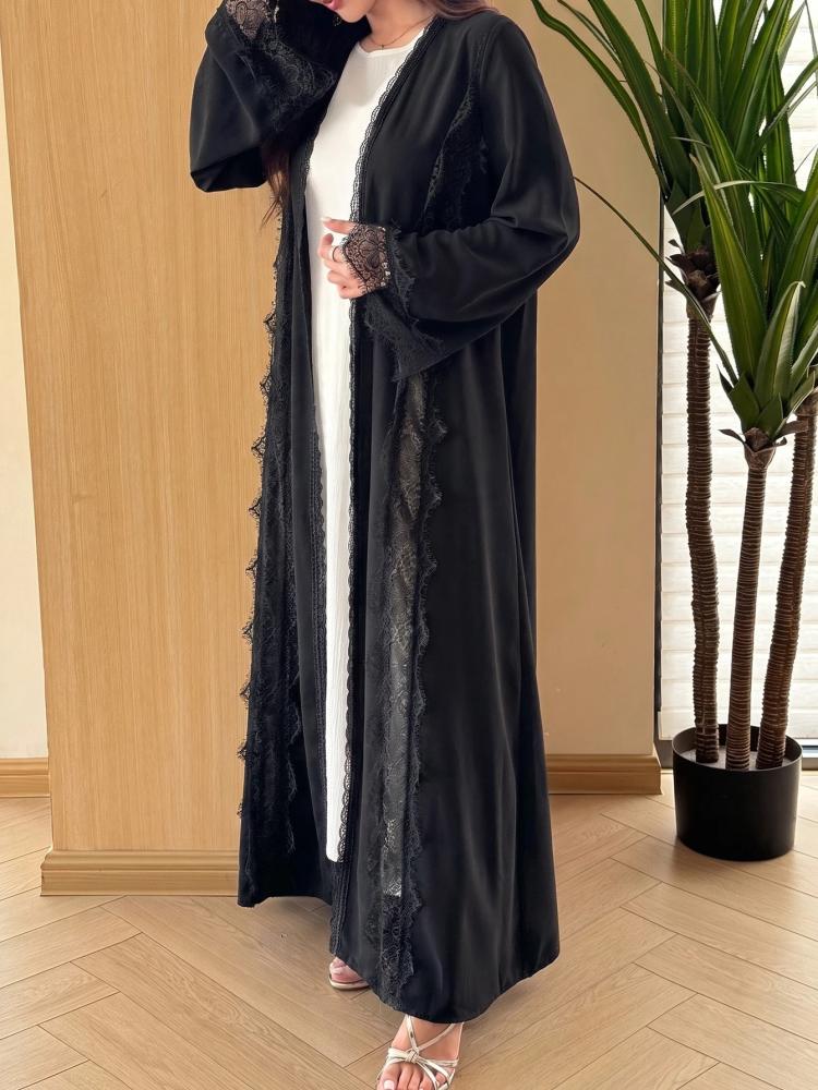 Al Najma عباءة نسائية بتصميم رومانسي أنيق بلون موحد مع تفاصيل شبكية ودانتيل مزخرف وذيل واسع