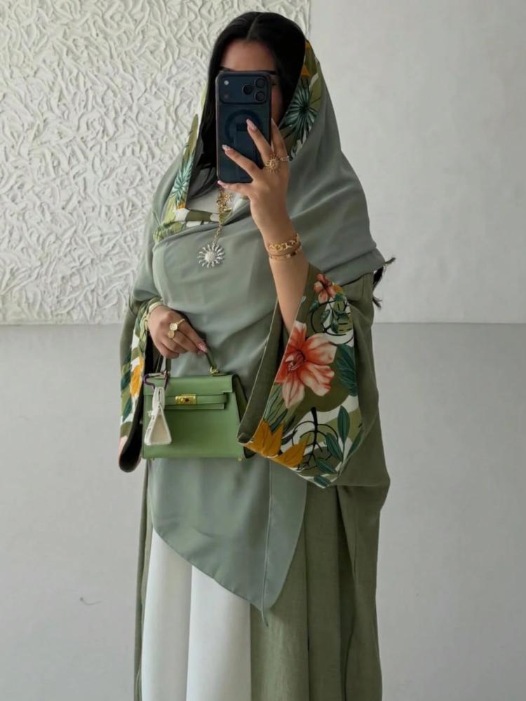 عبايات ملونة فخمة