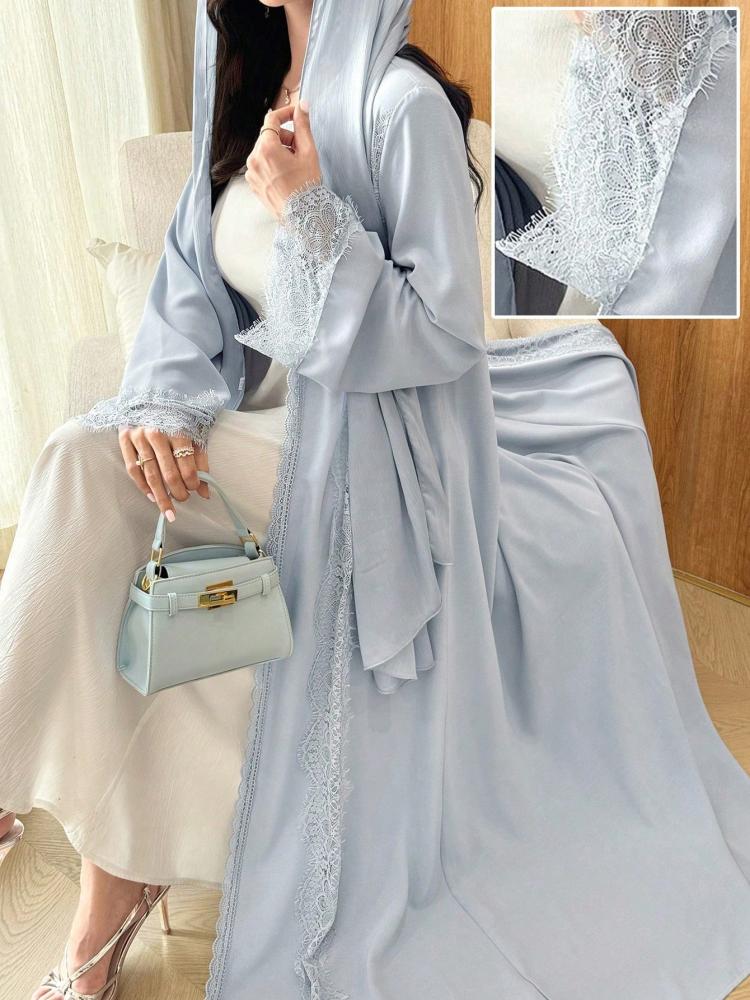 Al Najma عباءة نسائية بتصميم رومانسي أنيق بلون موحد مع تفاصيل شبكية ودانتيل مزخرف وذيل واسع