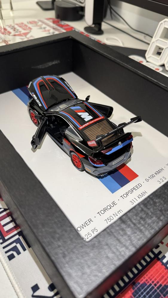 BMW-M8