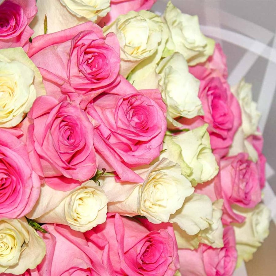 A bouquet of pink and white flowers