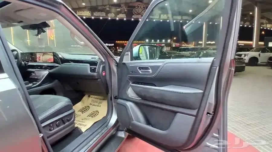 انفينتيQX80 2025 سنسوري-عداد5000-المانع-داخل اسود(بنزين)3.5T