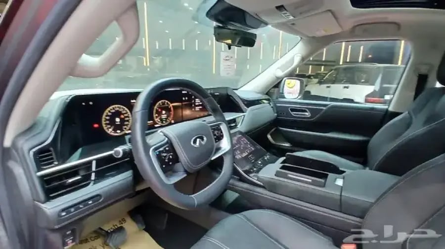 انفينتيQX80 2025 سنسوري-عداد5000-المانع-داخل اسود(بنزين)3.5T