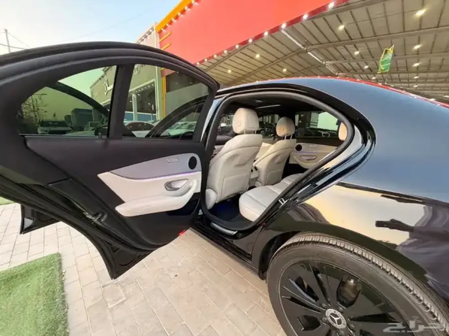 مرسيدسE250 2021 فتحة سقف-رادار-داخل اوف ويت(بنزين)2.0T