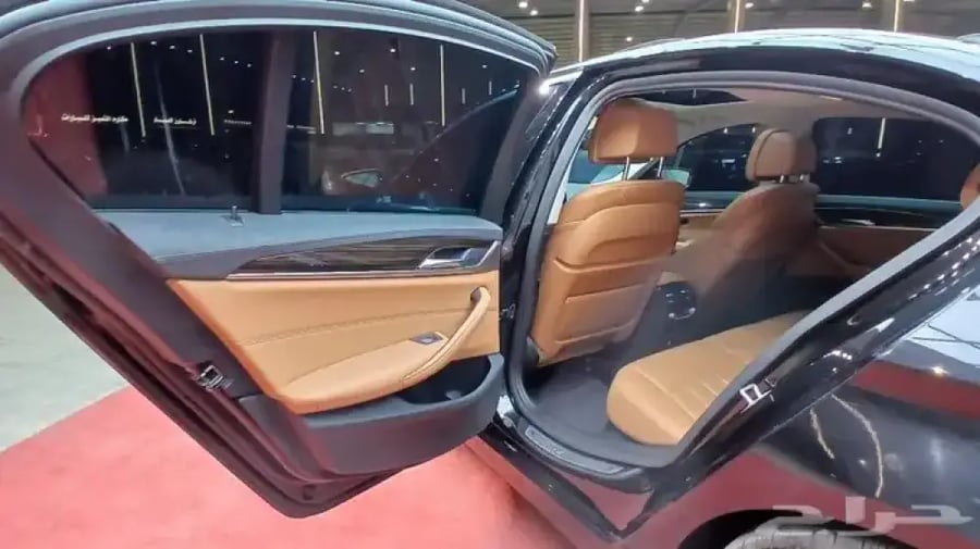 بي ام دبليو 520i 2021 رادار-ليد داخلي -بروجكتر(بنزين)2.0T