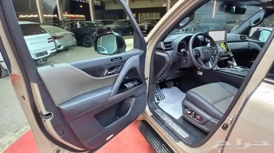 لكزس LX700 2025 اوف رود -سعودي-ابواب شفط(هايبرد)3.5h