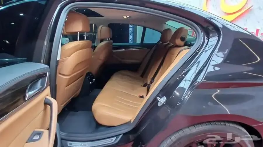 بي ام دبليو 520i 2021 رادار-ليد داخلي -بروجكتر(بنزين)2.0T