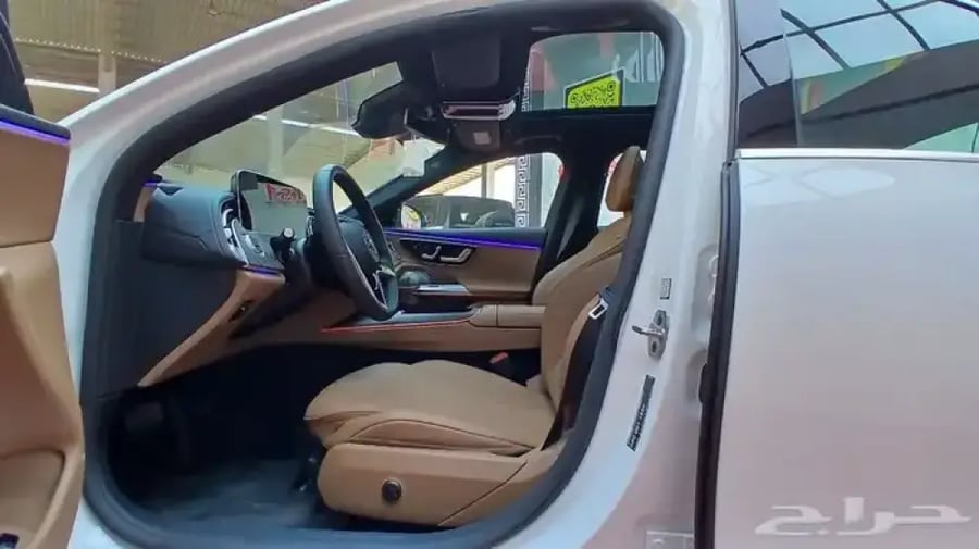 مرسيدس E300 2026سقف بانوراما-رادار-عداد ديجيتال(بنزين)2.0T